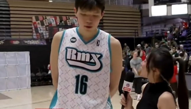 开元棋牌-杨瀚森：和混音队友开玩笑说让我当控卫 半个NBA赛季在摸爬滚打|杨翰森|波特兰开拓者队|篮板|开拓者|联盟_新浪体育_新浪新闻